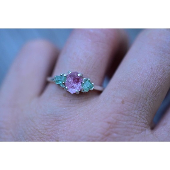 Emerald and pink tourmaline engagement ring, anniversary rings, uncut na… - Picture 2 of 3